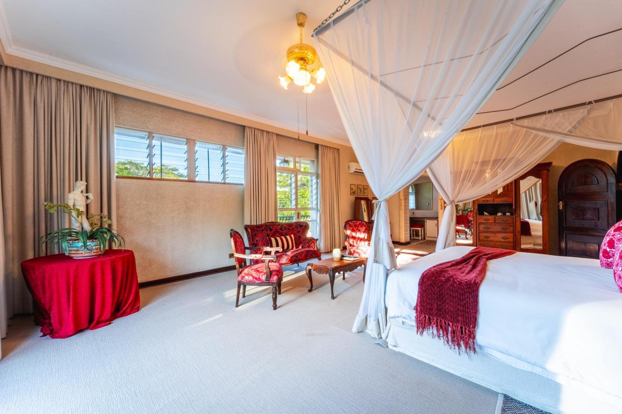 The Victorian Manor Bed & Breakfast วิกตอเรียฟอลส์ ภายนอก รูปภาพ