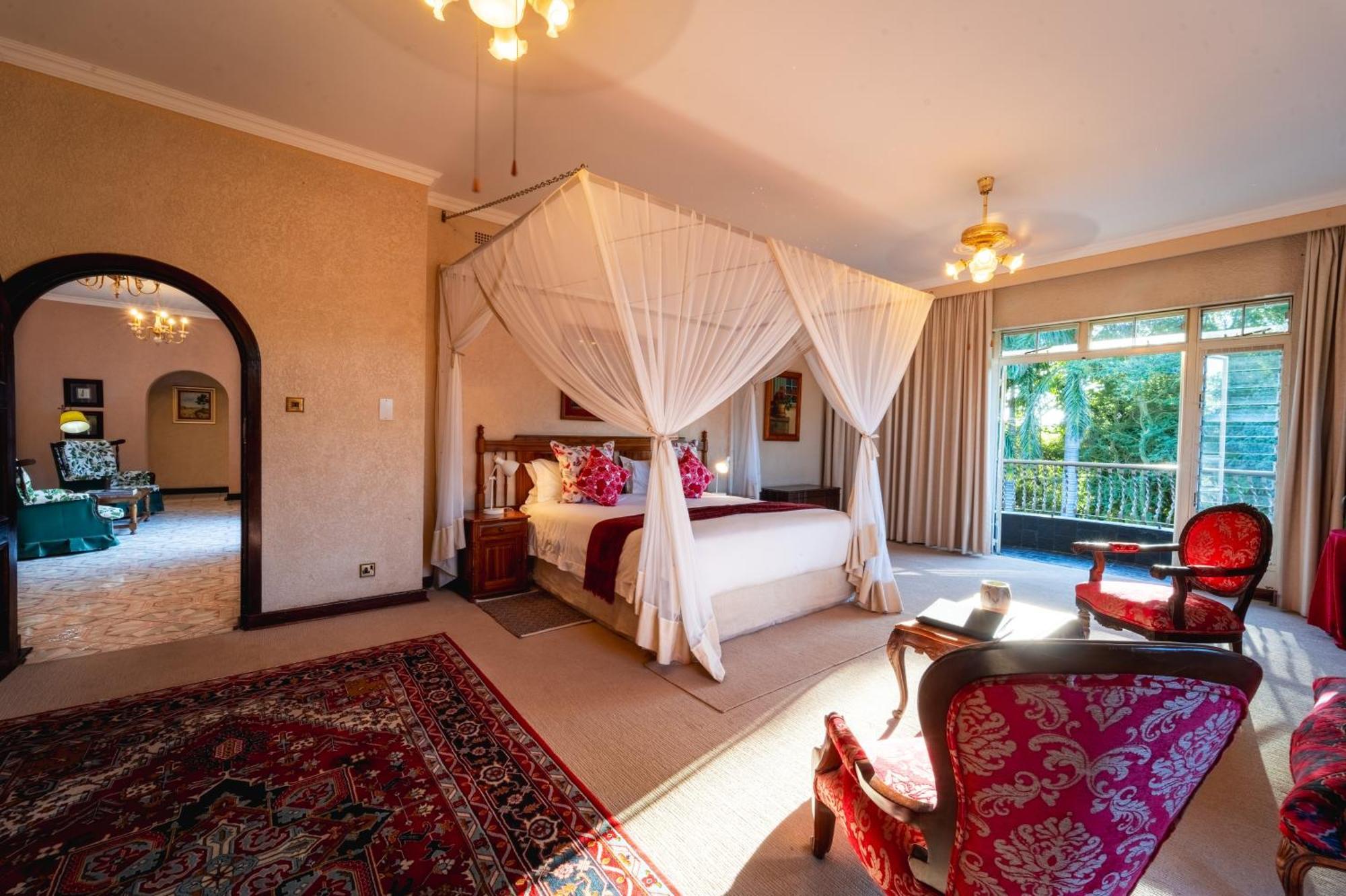 The Victorian Manor Bed & Breakfast วิกตอเรียฟอลส์ ภายนอก รูปภาพ