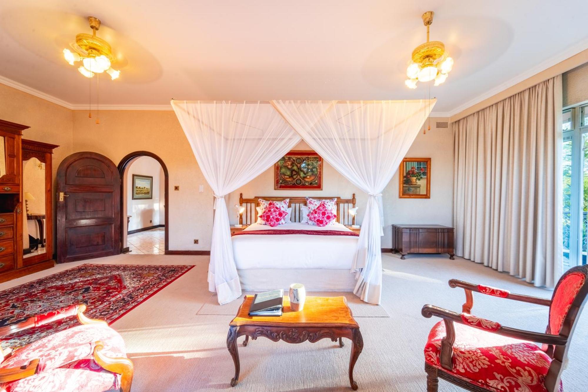 The Victorian Manor Bed & Breakfast วิกตอเรียฟอลส์ ภายนอก รูปภาพ