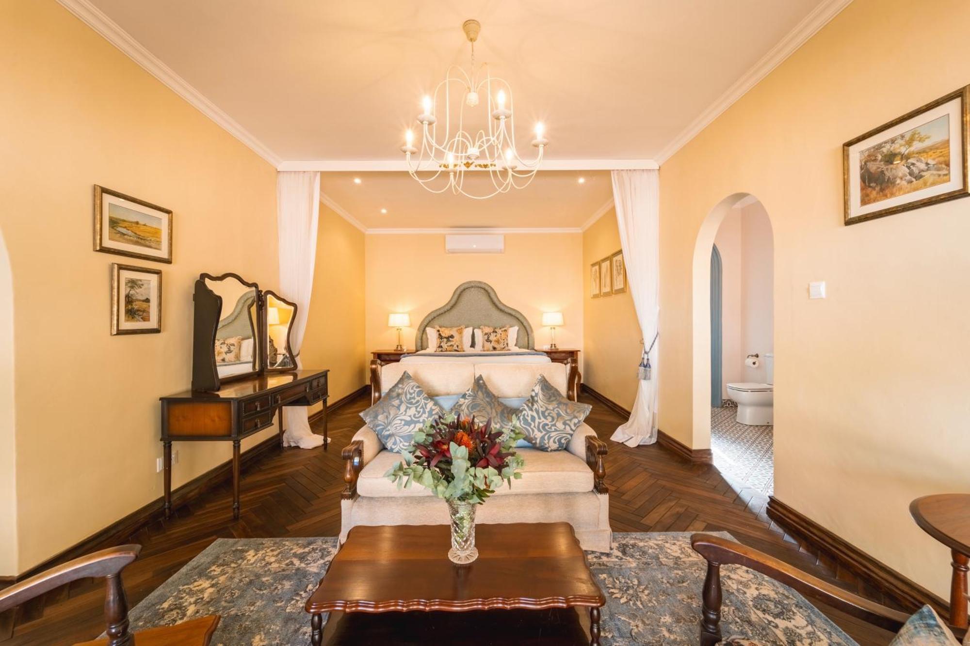 The Victorian Manor Bed & Breakfast วิกตอเรียฟอลส์ ภายนอก รูปภาพ