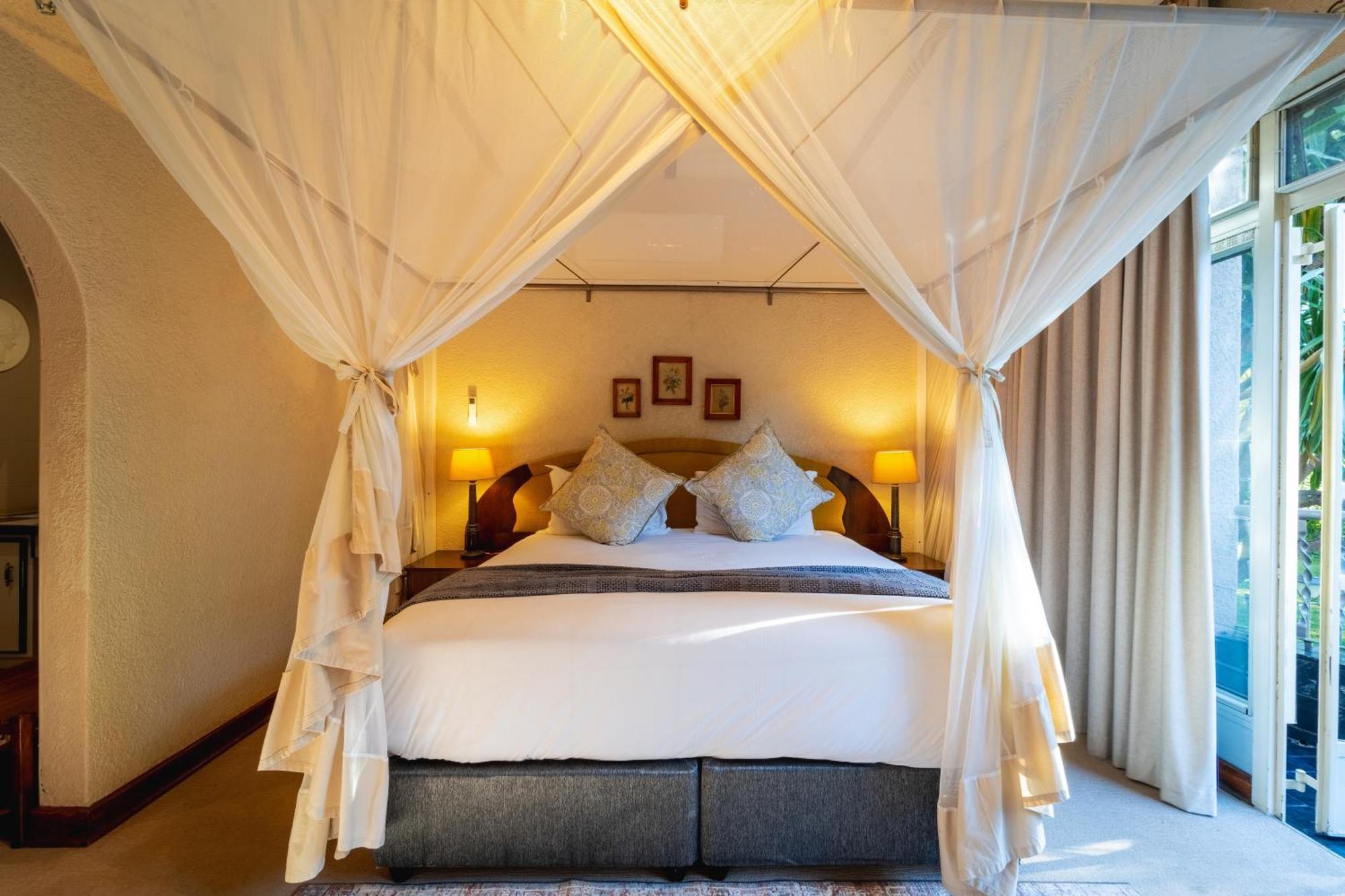 The Victorian Manor Bed & Breakfast วิกตอเรียฟอลส์ ภายนอก รูปภาพ