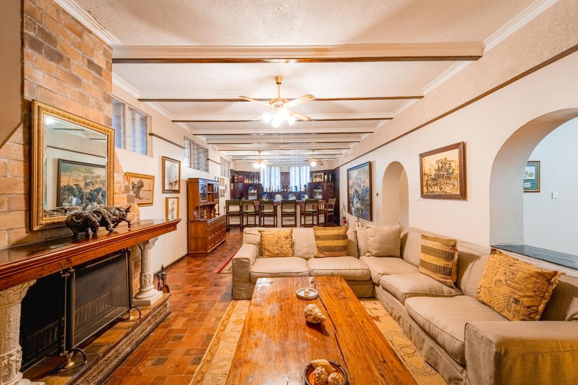 The Victorian Manor Bed & Breakfast วิกตอเรียฟอลส์ ภายนอก รูปภาพ