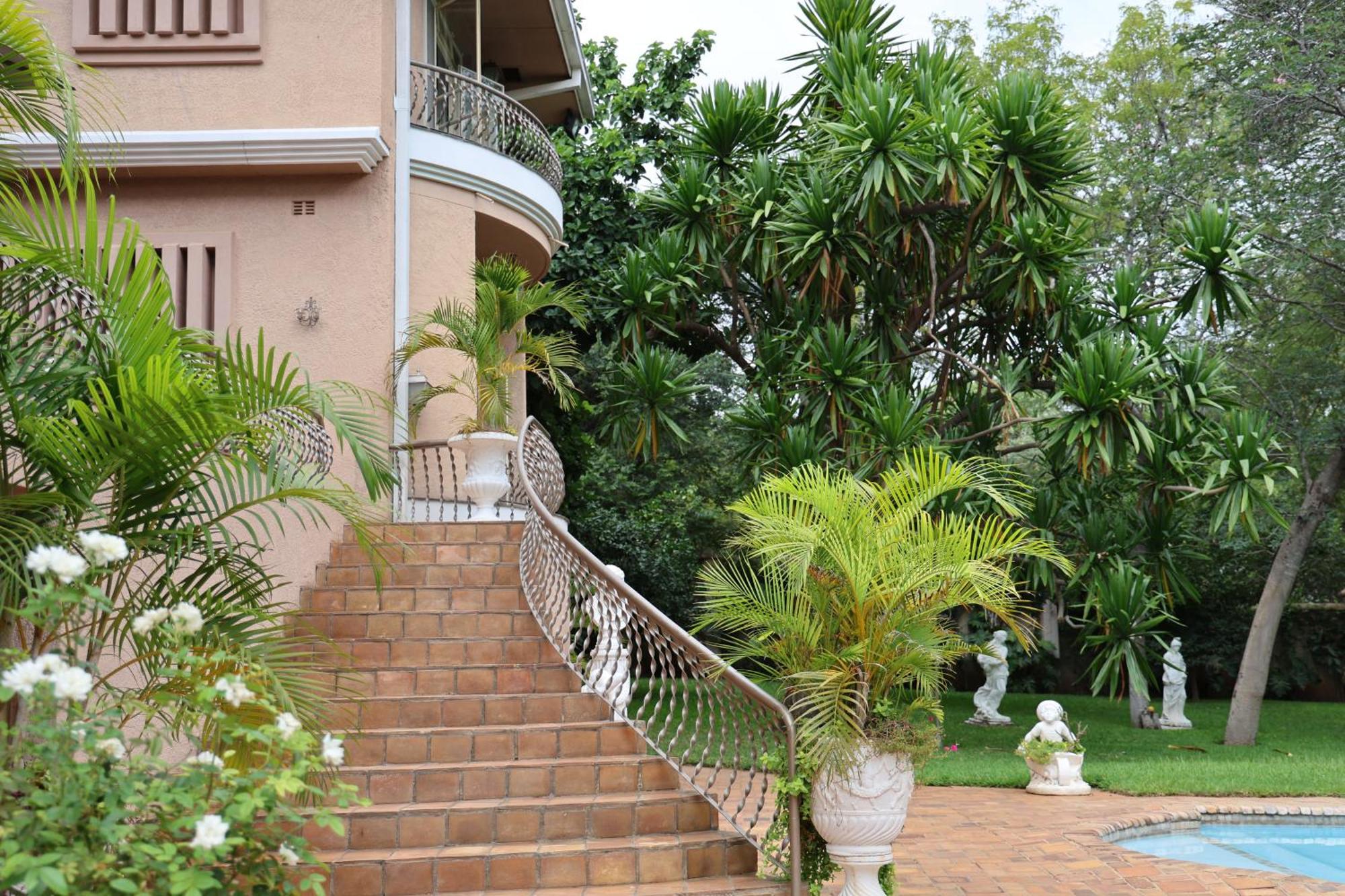The Victorian Manor Bed & Breakfast วิกตอเรียฟอลส์ ภายนอก รูปภาพ